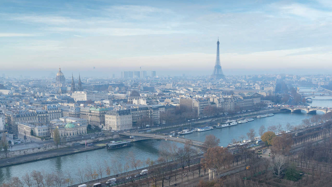 drone Paris Tour Eiffel Skydrone